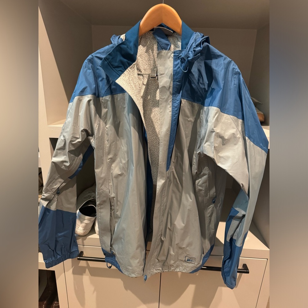 REI men’s size M rain jacket